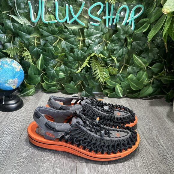 KEEN Uneek Bungee Cord Trail Hiking Sandals Water Shoes Men Sz 8.5 Black Orange - Picture 1 of 8